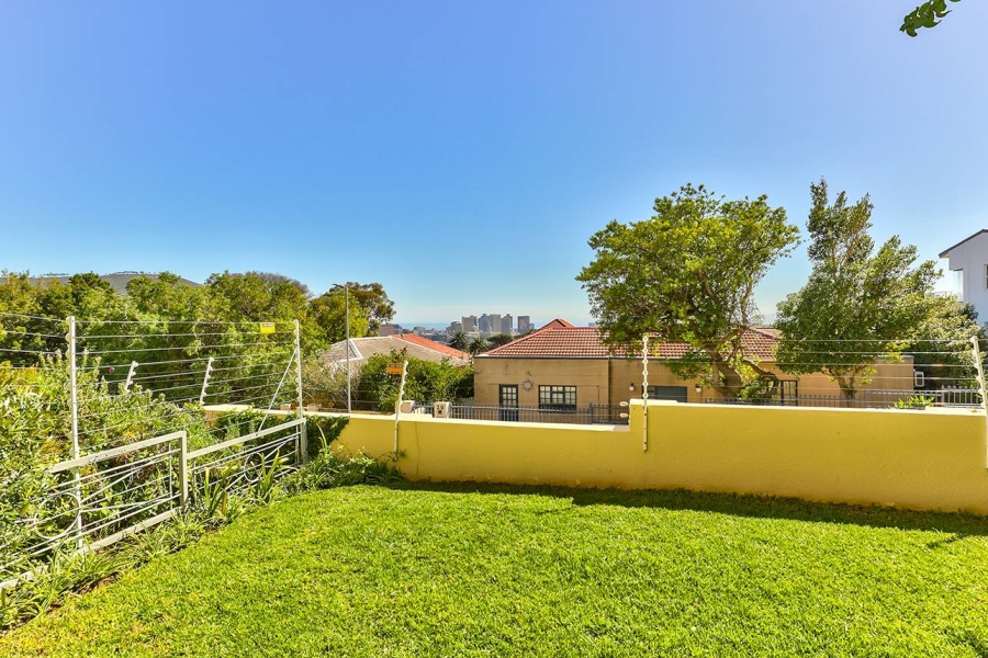 1 Bedroom Property for Sale in Vredehoek Western Cape